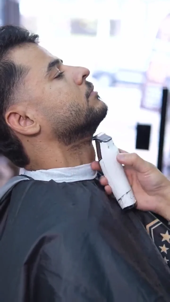 Acabamento de barba na Shadi Barbearia